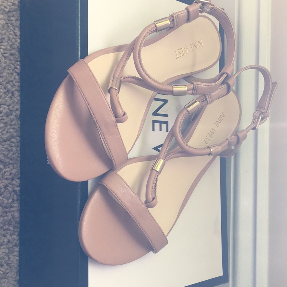 Flats sandals
